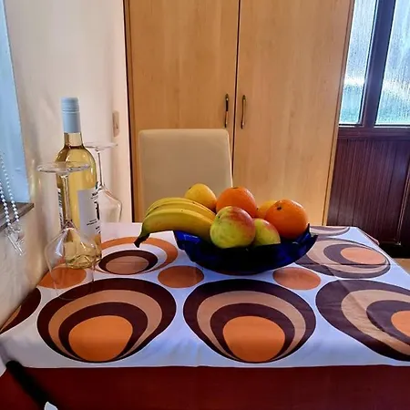 Petra 아파트 풀라